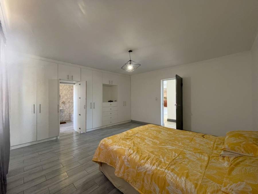 5 Bedroom Property for Sale in Pelican Heights Western Cape